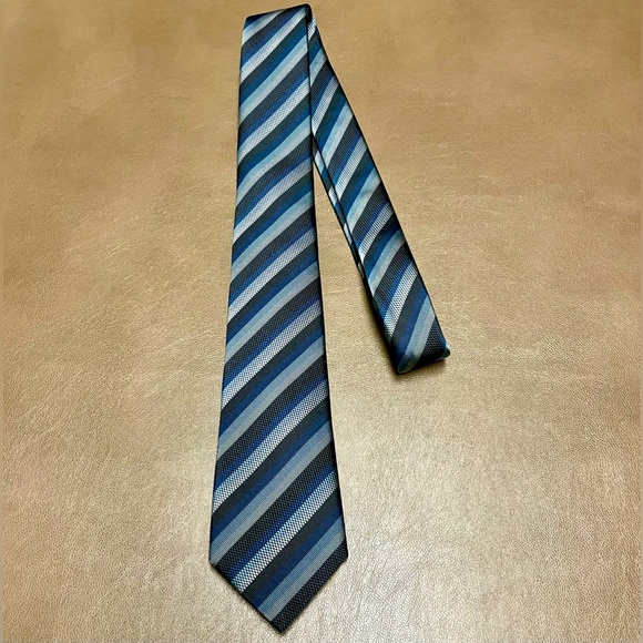 Louis Vuitton Silk Tie - Picture 1 of 5